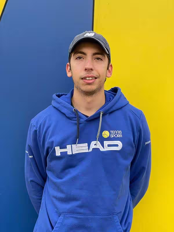 Portrait de Ayral Can, entraîneur de Tennis Spora